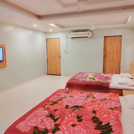 Hotel Guru Kripa - 500Mtr From Shreenathji Temple Nathdwara Bagian luar foto