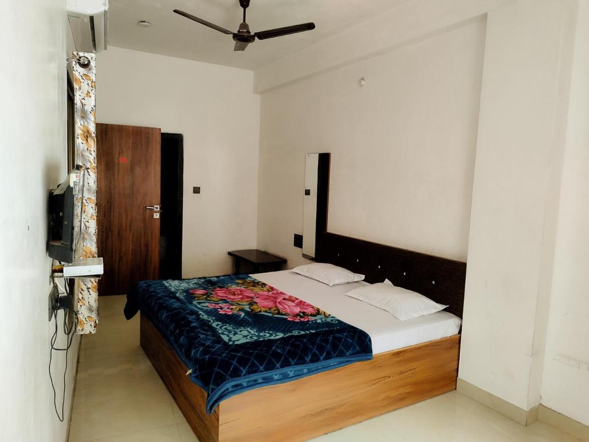 Hotel Guru Kripa - 500Mtr From Shreenathji Temple Nathdwara Bagian luar foto