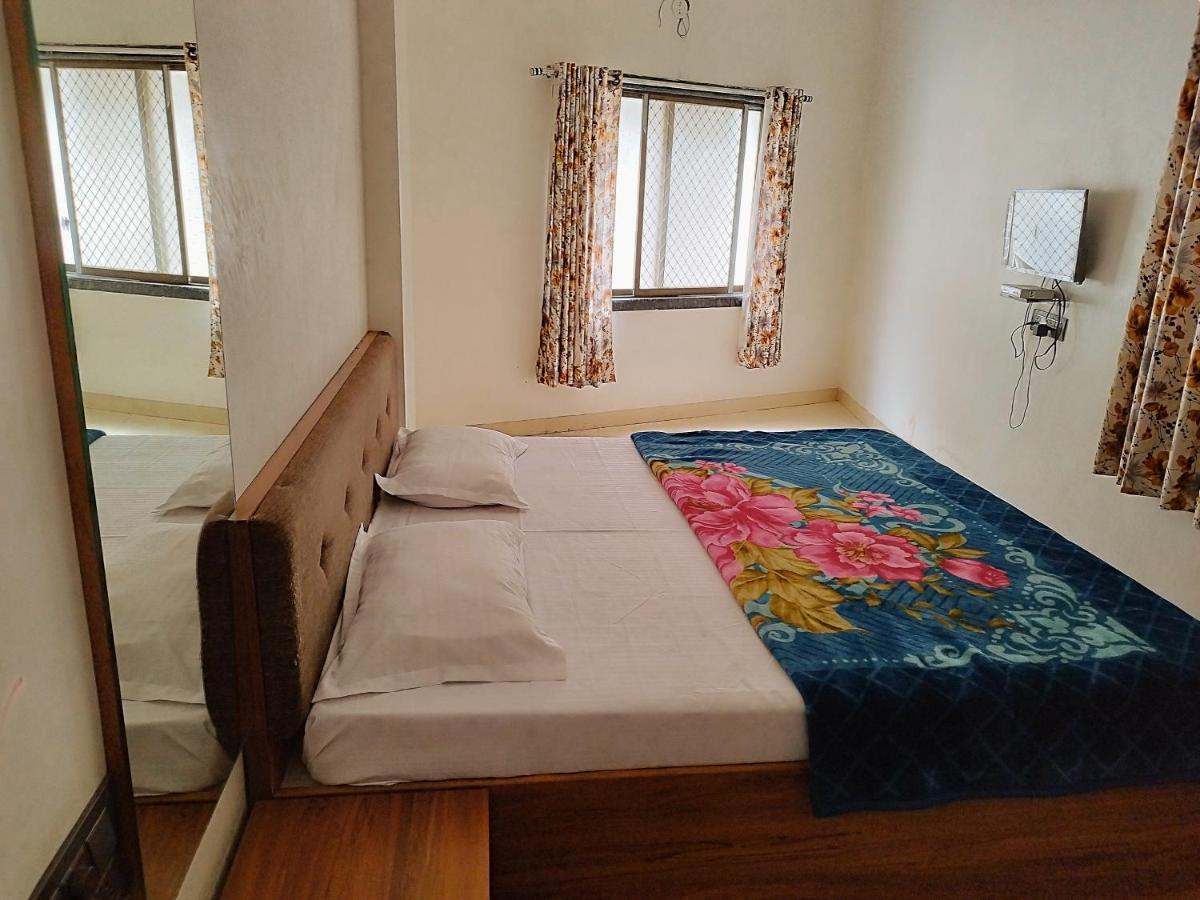 Hotel Guru Kripa - 500Mtr From Shreenathji Temple Nathdwara Bagian luar foto