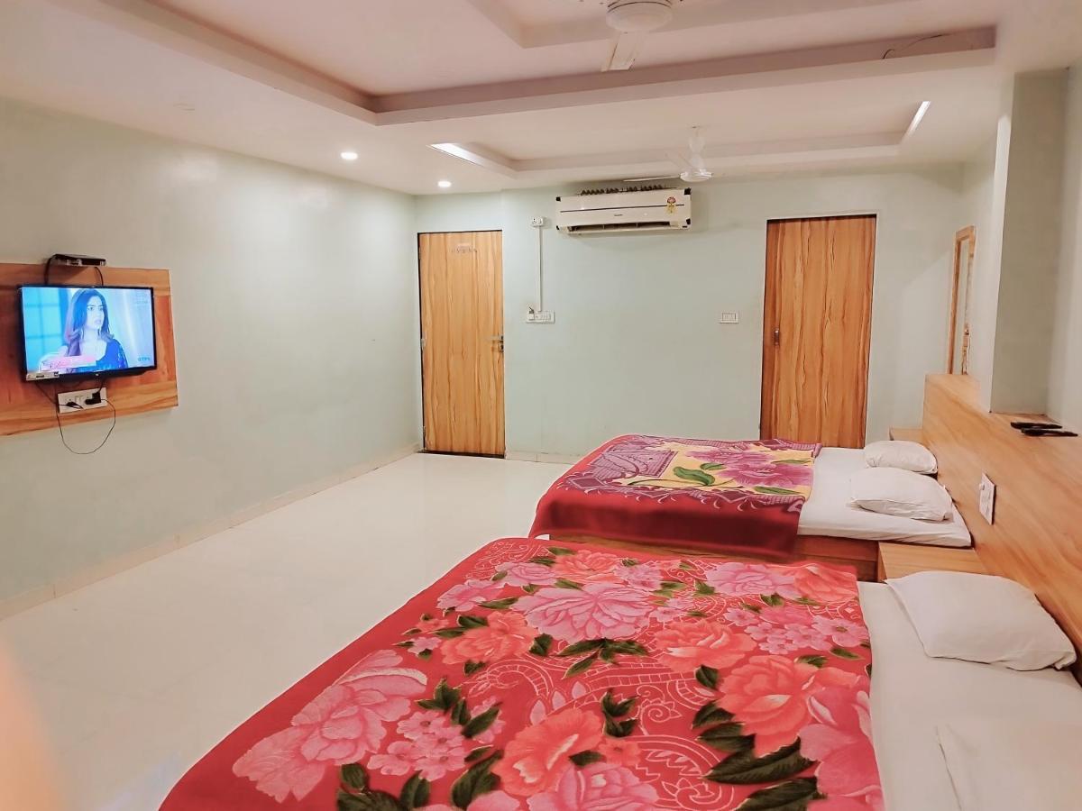 Hotel Guru Kripa - 500Mtr From Shreenathji Temple Nathdwara Bagian luar foto
