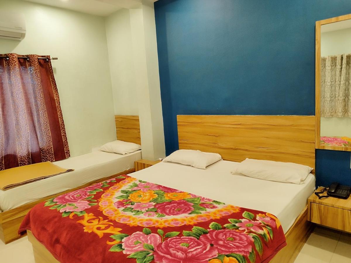 Hotel Guru Kripa - 500Mtr From Shreenathji Temple Nathdwara Bagian luar foto