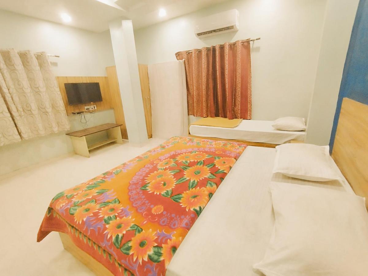 Hotel Guru Kripa - 500Mtr From Shreenathji Temple Nathdwara Bagian luar foto